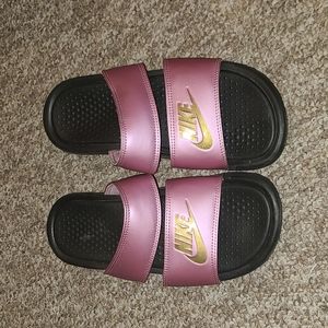NIKE Women's Benassi Duo Ultra Slide